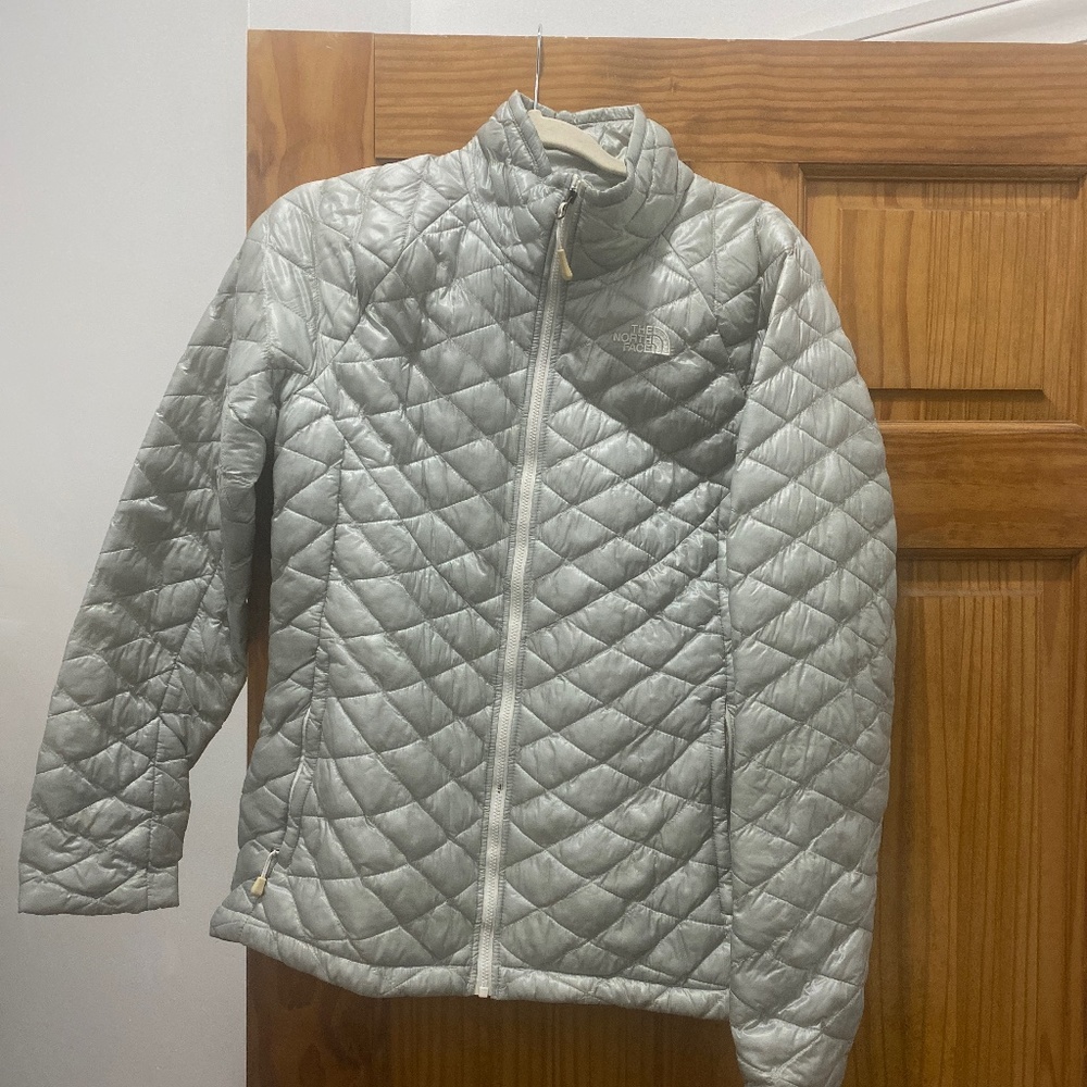 North Face Windbreaker size Medium